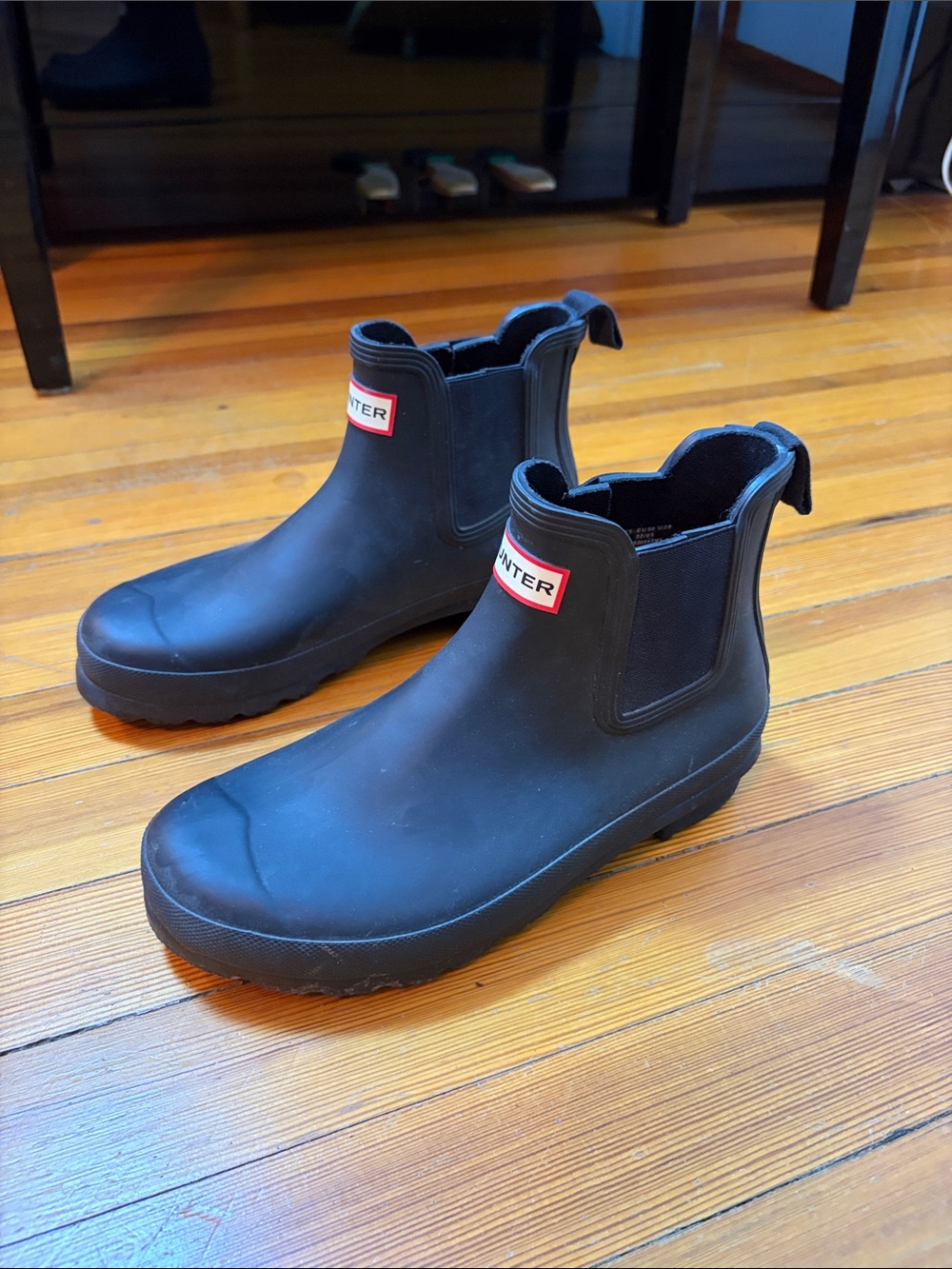 Hunter Black Short Chelsea Rain Boots with Red Logo - Picture 2 of 6